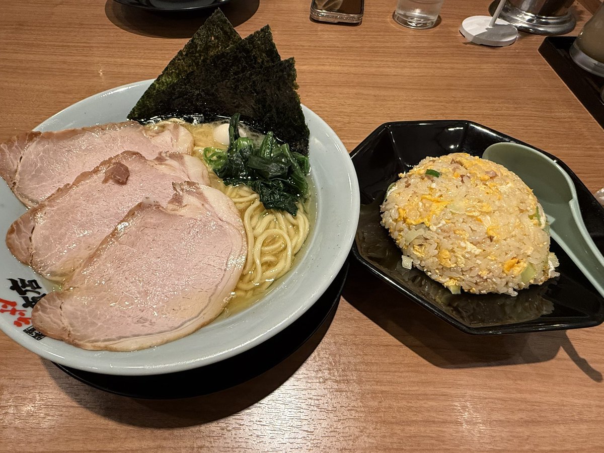 F4s2q's tweet photo. 結局さ体に悪いものは美味いしやっちゃいけない事は楽しいのよ https://t.co/1xNPflle8O