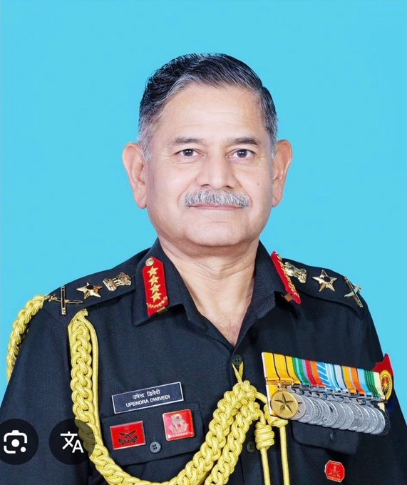 editor_pakfront's tweet photo. 🚨🇮🇳BIG BREAKING: Indian Army Chief Gen. Upendra Dwivedi reportedly refused to salute newly appointed CDS Gen. N.S. Raja Subramani, calling him a "junior" despite the elevation. 

Tensions boiled over into a heated argument over protocol, with sources claiming Gen. Dwivedi threatened to resign on the spot.