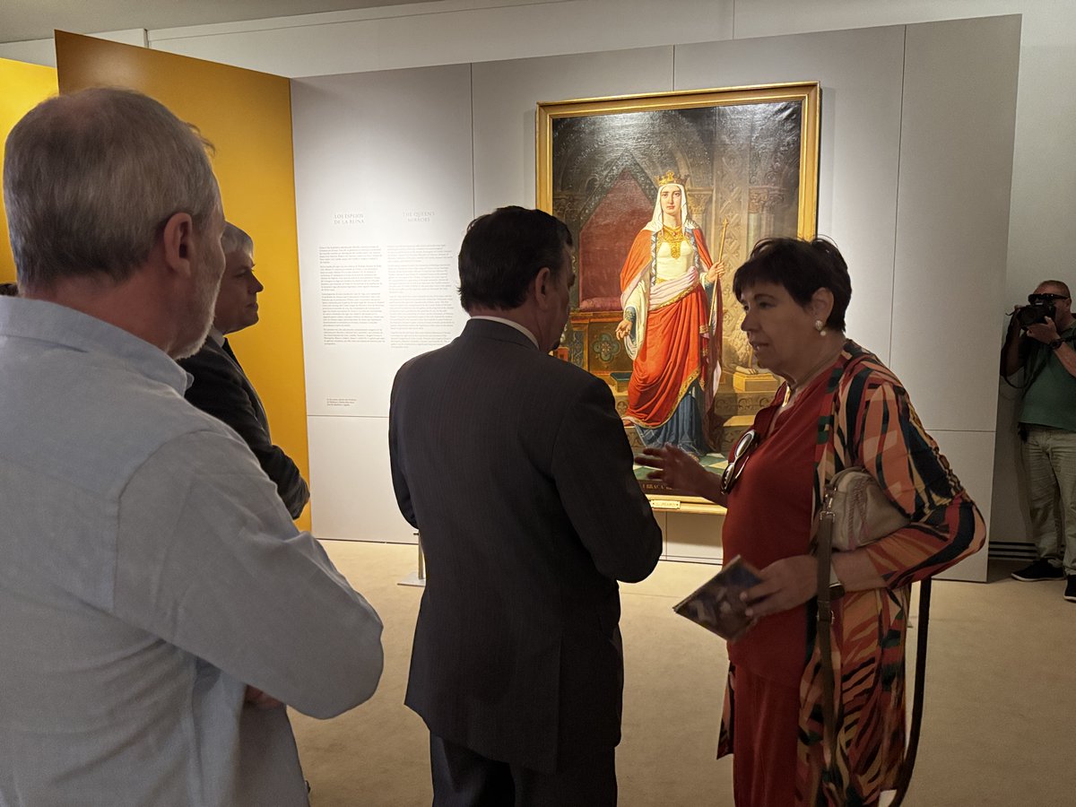 LeonAyto's tweet photo. La concejala de @aytoleoncultura, Elena Aguado, ha acompañado este miércoles al consejero de Presidencia de la @jcyl, Luis Miguel González, en una visita guiada a la muestra ‘Reina Ella. Urraca I de León [1109-1126]’, abierta hasta el próximo 7 de junio, en el Museo de León. https://t.co/J9ioUAPOuX