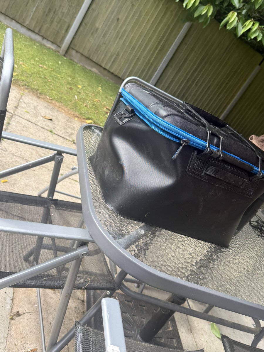 wheelyphil's tweet photo. @prestoninnov8 @anglingdirect anybody else had issues with the Tackle Safe collasping down. It’s only just over the 30 day warranty too. https://t.co/Y9GRZUVJ3Z