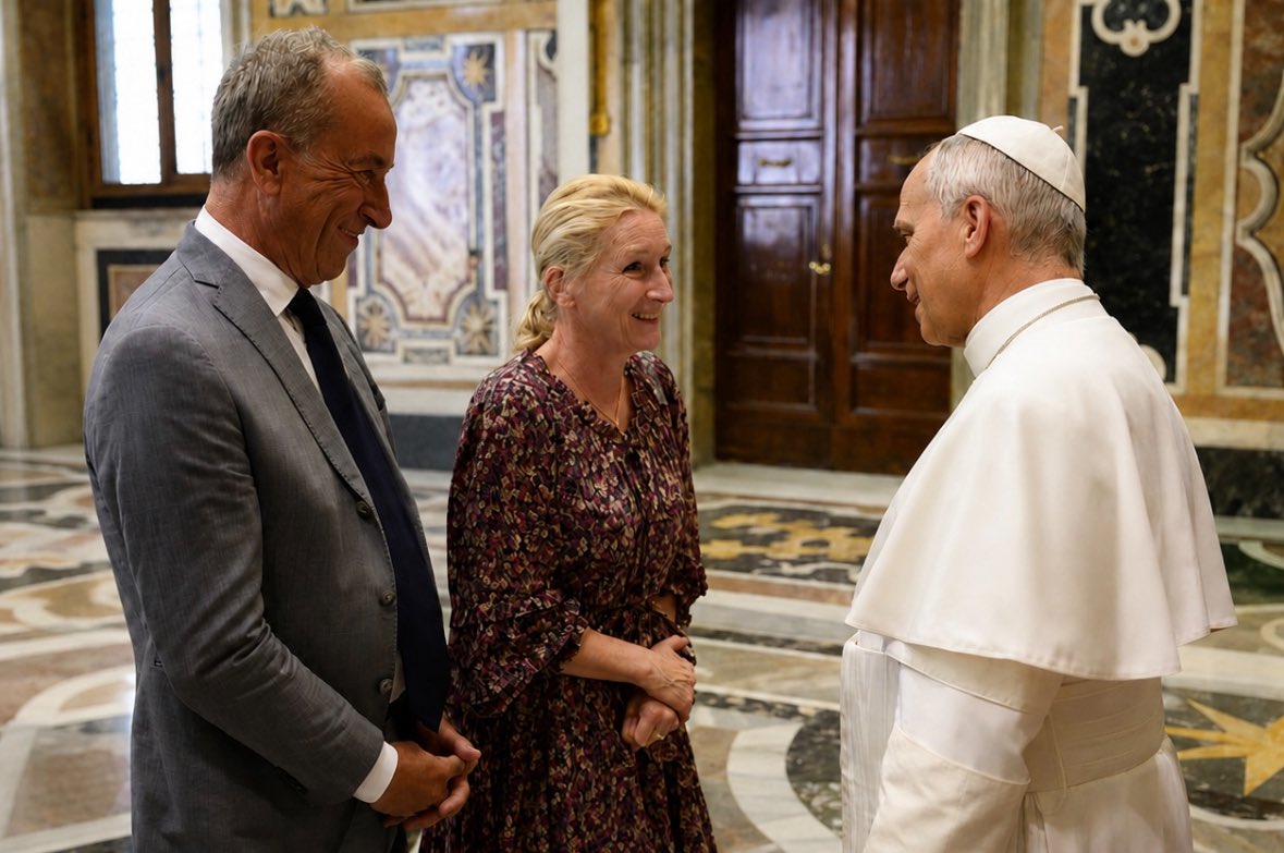 AlexandreVaraut's tweet photo. Moment privilégié à Rome.

Aux côtés de mon épouse, j’ai eu l’honneur de rencontrer Sa Sainteté le Pape dans le cadre des travaux de l’intergroupe Démographie du Parlement européen.

Un échange marqué par l’importance de la famille, de la transmission entre les générations et de l’avenir de l’Europe.