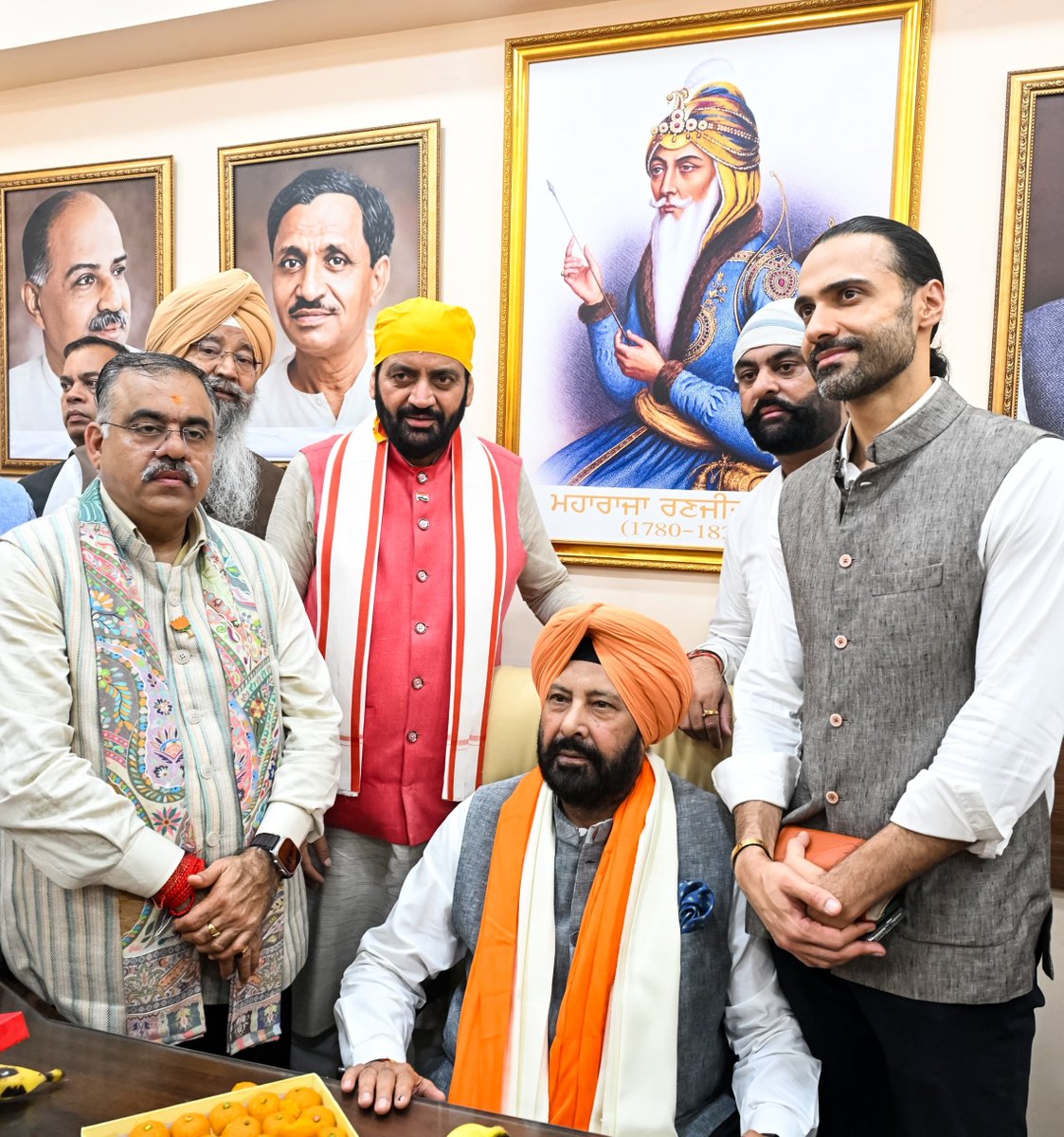 NayabSainiBJP's tweet photo. आज चंडीगढ़ में @BJP4Punjab के नवनियुक्त प्रदेश अध्यक्ष सरदार केवल सिंह ढिल्लों जी के पदभार ग्रहण समारोह में सहभागी होने का अवसर प्राप्त हुआ।

माननीय प्रधानमंत्री श्री @narendramodi जी के नेतृत्व में भारत विकास, सुशासन और आत्मनिर्भरता के नए आयाम स्थापित कर रहा है। इस अमृतकाल में पंजाब की ऊर्जा, कृषि शक्त��, उद्यमिता और समृद्ध सांस्कृतिक विरासत भारत के उज्ज्वल भविष्य के निर्माण में महत्वपूर्ण भूमिका निभाएगी।

मुझे विश्वास है कि सरदार केवल सिंह ढिल्लों जी के नेतृत्व में पंजाब भाजपा संगठन नई ऊर्जा, नए उत्साह और जनसेवा के संकल्प के साथ प्रदेश के प्रत्येक वर्ग तक पहुंचेगा तथा संगठन को और अधिक सशक्त बनाने का कार्य करेगा।

नवनियुक्त प्रदेश अध्यक्ष जी को हार्दिक शुभकामनाएं।