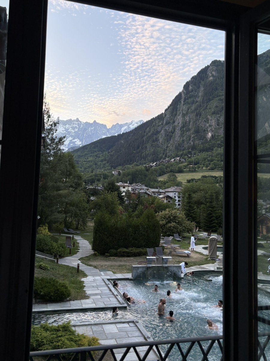kindnessweak's tweet photo. Le terme più belle mai viste, mi sono innamorata https://t.co/YAf9HXXFRx
