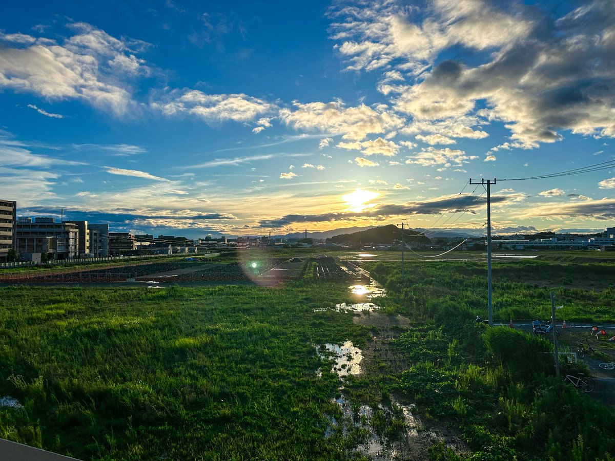Yassan_0826's tweet photo. 台風後の景色が映画のラストに出てくる元通りになった世界みたいで綺麗。 https://t.co/et6SJjV1Yr