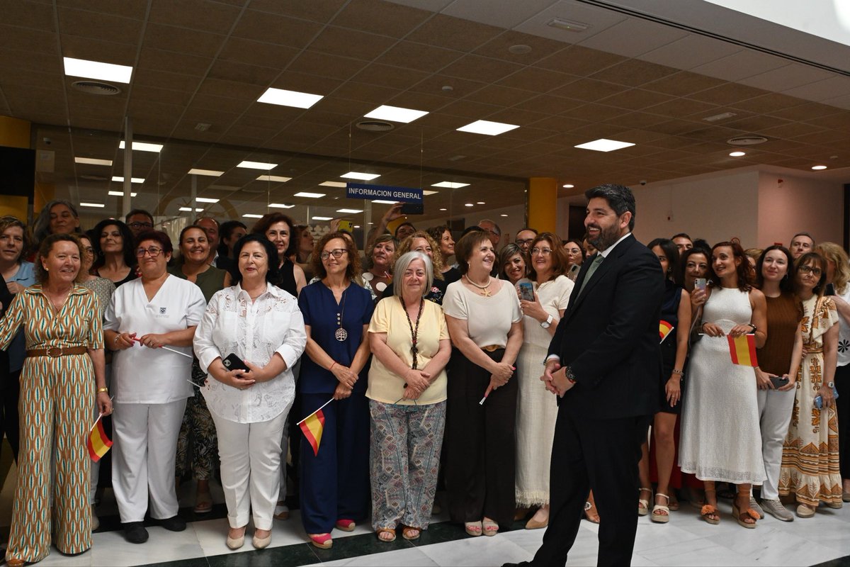 LopezMirasF's tweet photo. San Javier también rinde homenaje a Su Alteza Real la Princesa de Asturias @CasaReal con la entrega de la Medalla de Oro de la Villa de San Javier y su nombramiento como Hija Adoptiva del municipio. 

Una distinción que reconoce el vínculo forjado con la #RegióndeMurcia durante su formación militar en la Academia General del Aire y del Espacio.