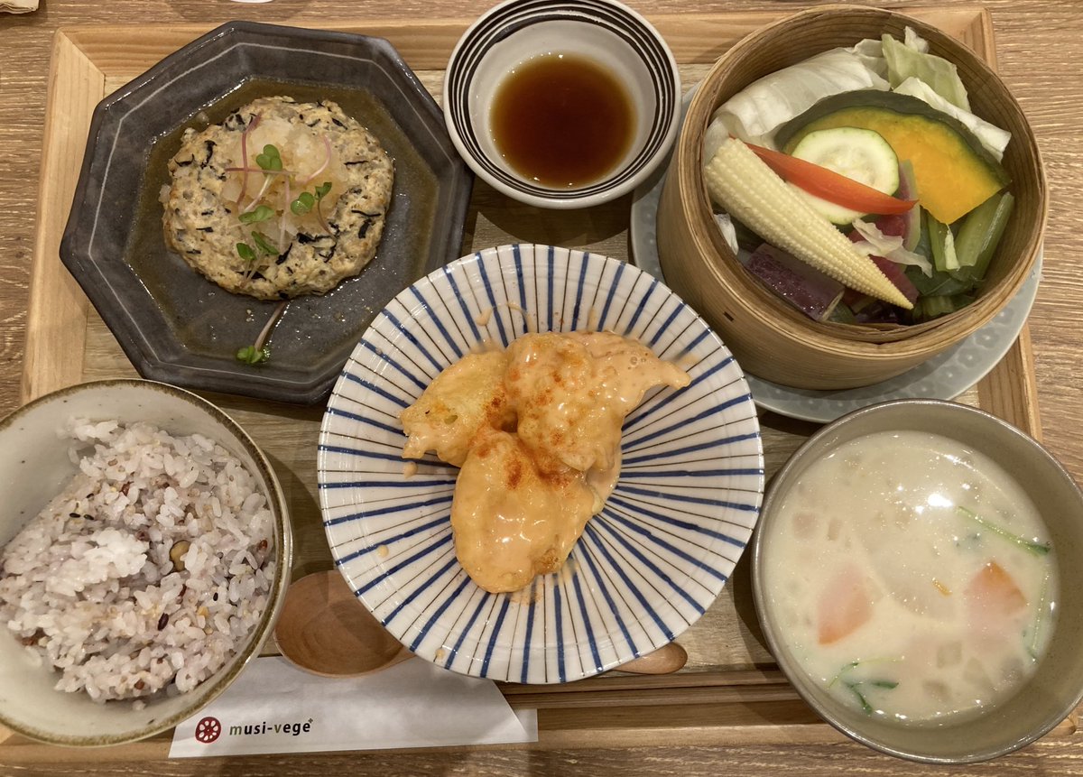 s2chan5's tweet photo. エビマヨとせいろのランチを食べて、
中村藤吉でお茶を買った😋🍵 https://t.co/9OOo7xpzAV