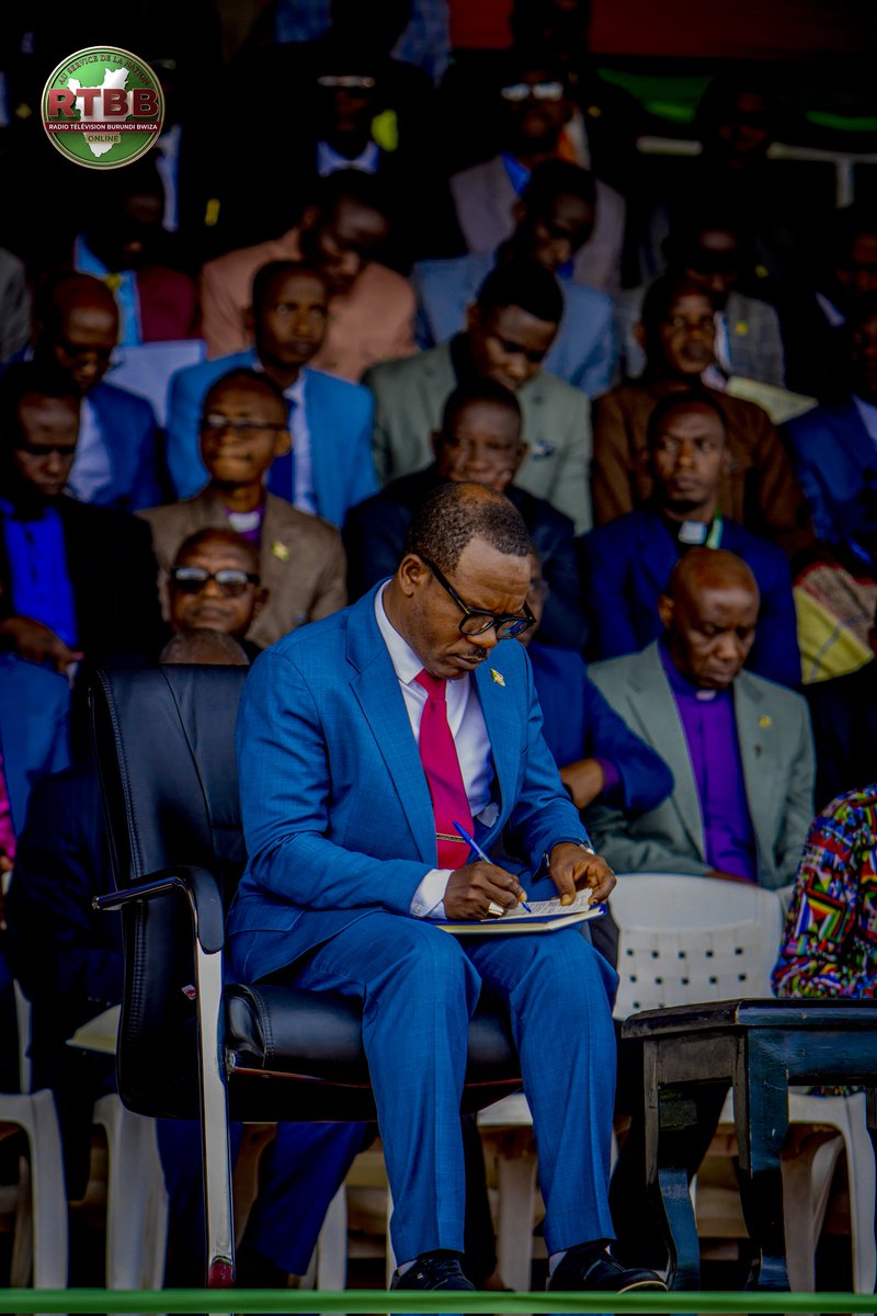 BwizaRadio's tweet photo. À Gitega, au Stade Ingoma, le Président de la République du Burundi, S.E. @GeneralNeva Ndayishimiye, a rencontré les confessions religieuses afin d’échanger sur leur contribution à la réalisation de la Vision du Burundi 2040-2060.
@NtareHouse https://t.co/xEwZPRoND2