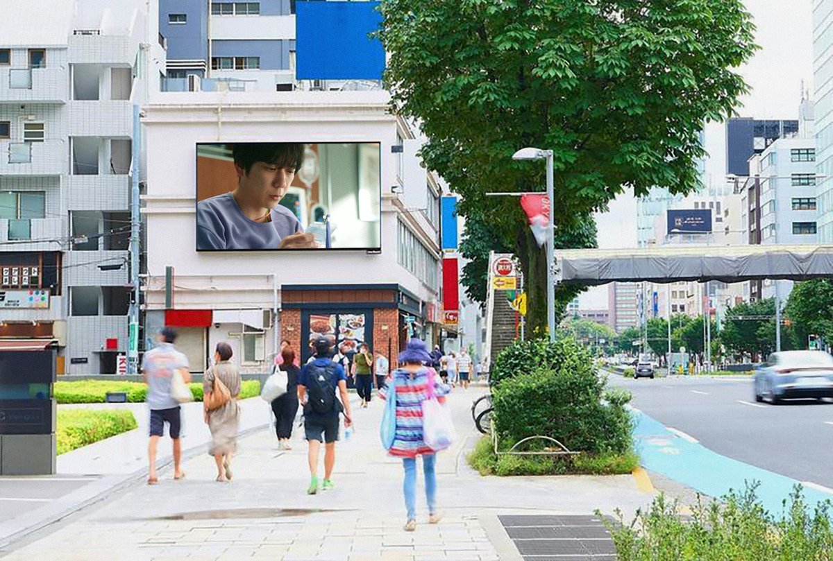nomuraplus's tweet photo. ／
街中に「に野村さん」が、、👀！
＼

みなさま、昨日公開の新CMは
既にご覧いただけましたでしょうか📺
 
本日6/4~6/30まで、
青山通りや、新宿駅・新橋駅付近の
大型ビジョンや、その他駅構内など、
街の様々な場所で新CMをご覧いただけます📍

皆さまの身近な場所にも―― 
「に野村さん」が現れているかもしれません…👀✨

見つけた方はぜひ📸
 「#に野村和也」でシェアしてください💬

＃に野村和也 #二宮和也 #野村の仲介プラス #その期待にプラスを #野村不動産ソリューションズ #不動産売買 #ノムコム