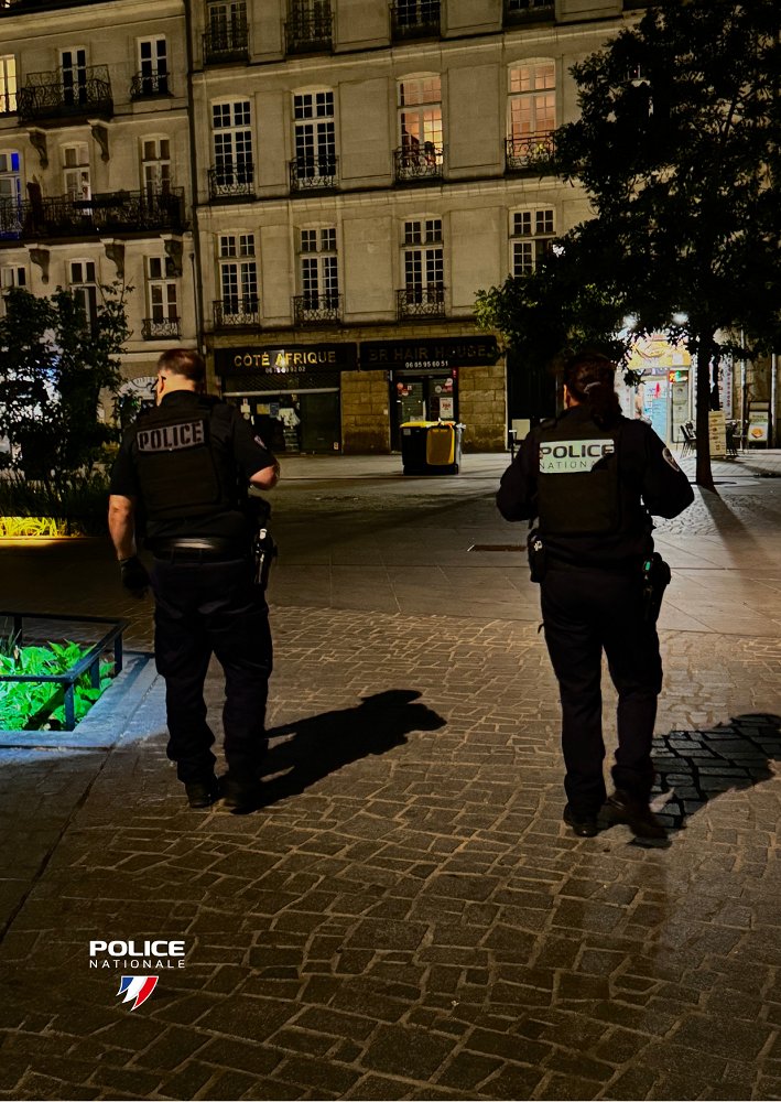 PoliceNat44's tweet photo. #Protéger | De jour comme de nuit, nous menons des contrôles dans le centre-ville de #Nantes pour lutter #ContreLesTrafics. Pour renforcer notre action, nous nous appuyons sur les réquisitions du procureur de la République. https://t.co/dPcE403Vjw