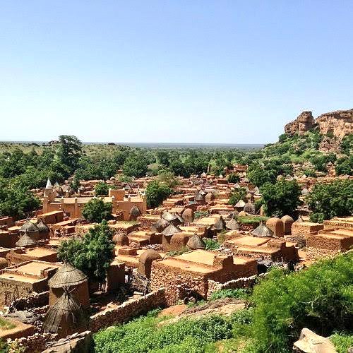 CarmelaCusmai's tweet photo. #TraGeografieEImmaginazione 

Se pensi che l' avventura 
sia pericolosa 
prova la routine.
È letale.

Paulo Coelho 

#VentagliDiParole @VentagliP 

© Villaggio del Mali, Africa https://t.co/3vUyPgybUR