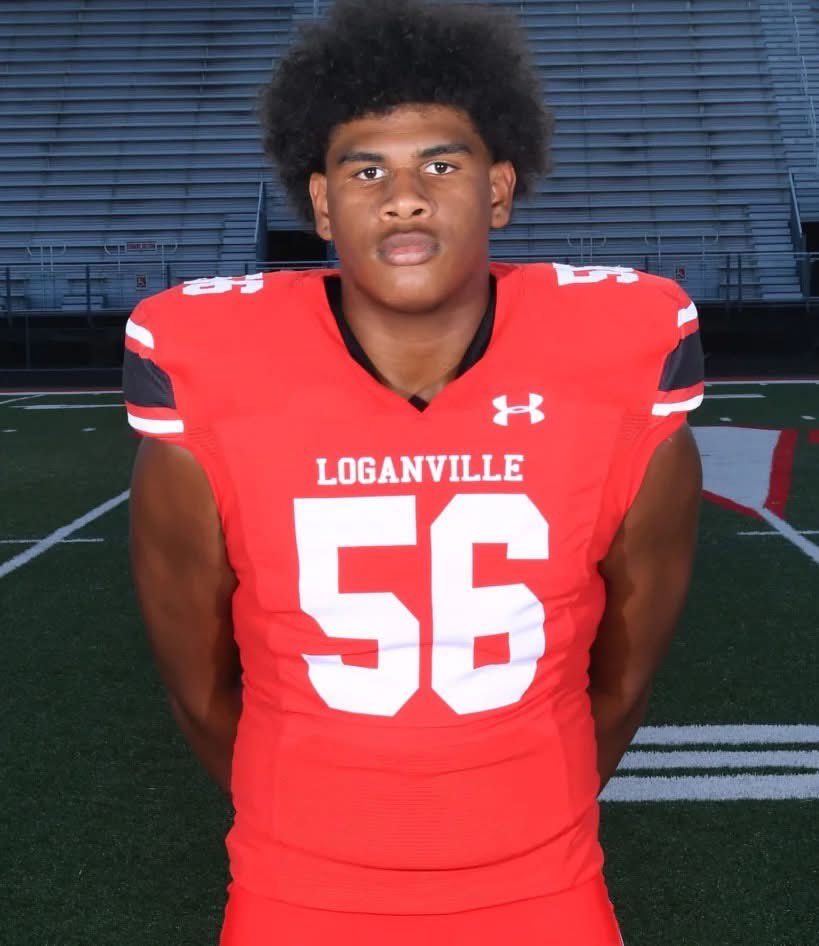 skiistiredasf's tweet photo. 16-year-old Loganville High School football player Gunnar Redding Bible (jersey #56) has passed away after a long and courageous battle with a rare illness.
Gunnar was diagnosed with Guillain-Barré syndrome, pneumonia, and lupus. He spent weeks in the hospital, became paralyzed, was on a respirator, and communicated with his family through blinks toward the end.
Loganville High School and the community are mourning the loss of this young athlete who touched so many lives with his strength and heart. A balloon release was held in his honor.
Rest in peace, Gunnar. Your fight will not be forgotten.🕊️❤️