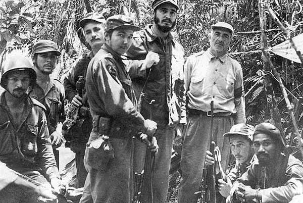Fernando_FG19's tweet photo. Raúl es el joven que, en el Palacio de Justicia, durante los sucesos del Moncada, se abalanzó sobre el jefe de los soldados, le arrebató el arma, y salvó a sus compañeros. https://t.co/Quq0TAYyie