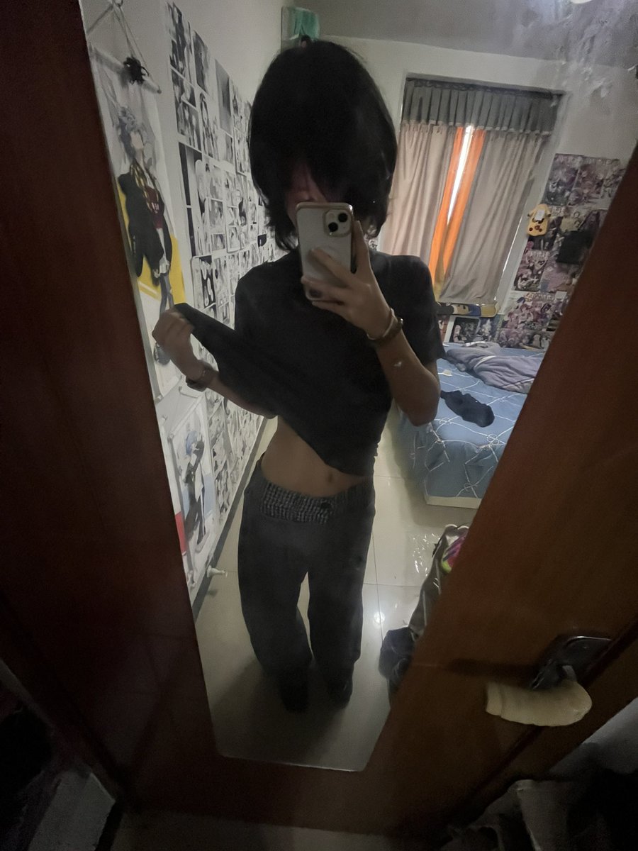 MianTaku's tweet photo. 今天在火车上本来打算拉屎的，拉一半火车突然特别颠簸，颠簸了一路我的屎也一直进进出出，不小心被我的屎干翻白眼了 https://t.co/jUhkvbqsja