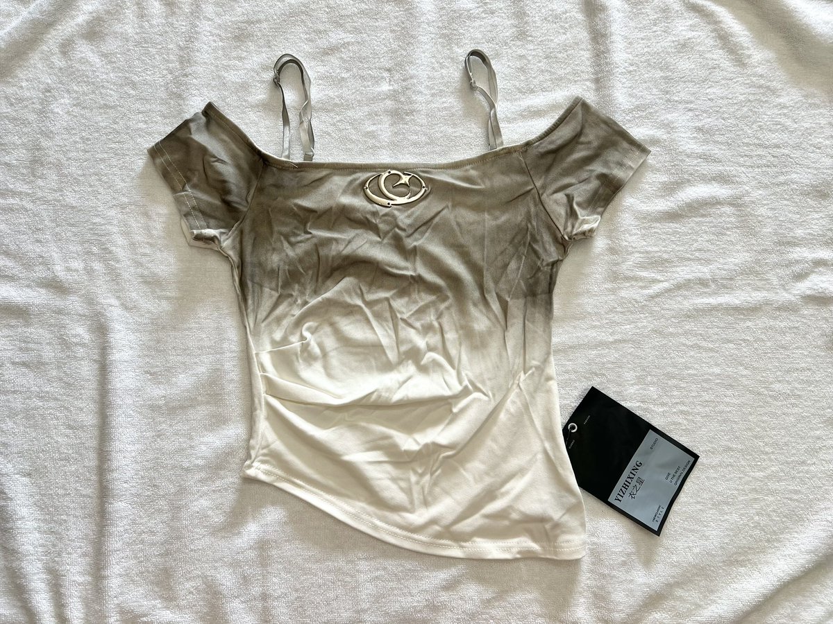 Lemon3nnn's tweet photo. 189-. เสื้อปาดไหล่ ใหม่มาก☝🏻
89-. กางเกงกระโปรง beming 25
190-. กระโปรงบอลลูน

(⭐️) dm only
#ส่งต่อเสื้อผ้า #ส่งต่อกระเป๋า #ส่งต่อเสื้อผ้ามือสอง #ส่งต่อเสื้อผ้ามือ2 #เสื้อผ้ามือสอง #เสื้อผ้ามือสองสภาพดี #vghbkk #stylistshop #กระเป๋ามือสอง https://t.co/SryElFOzMa