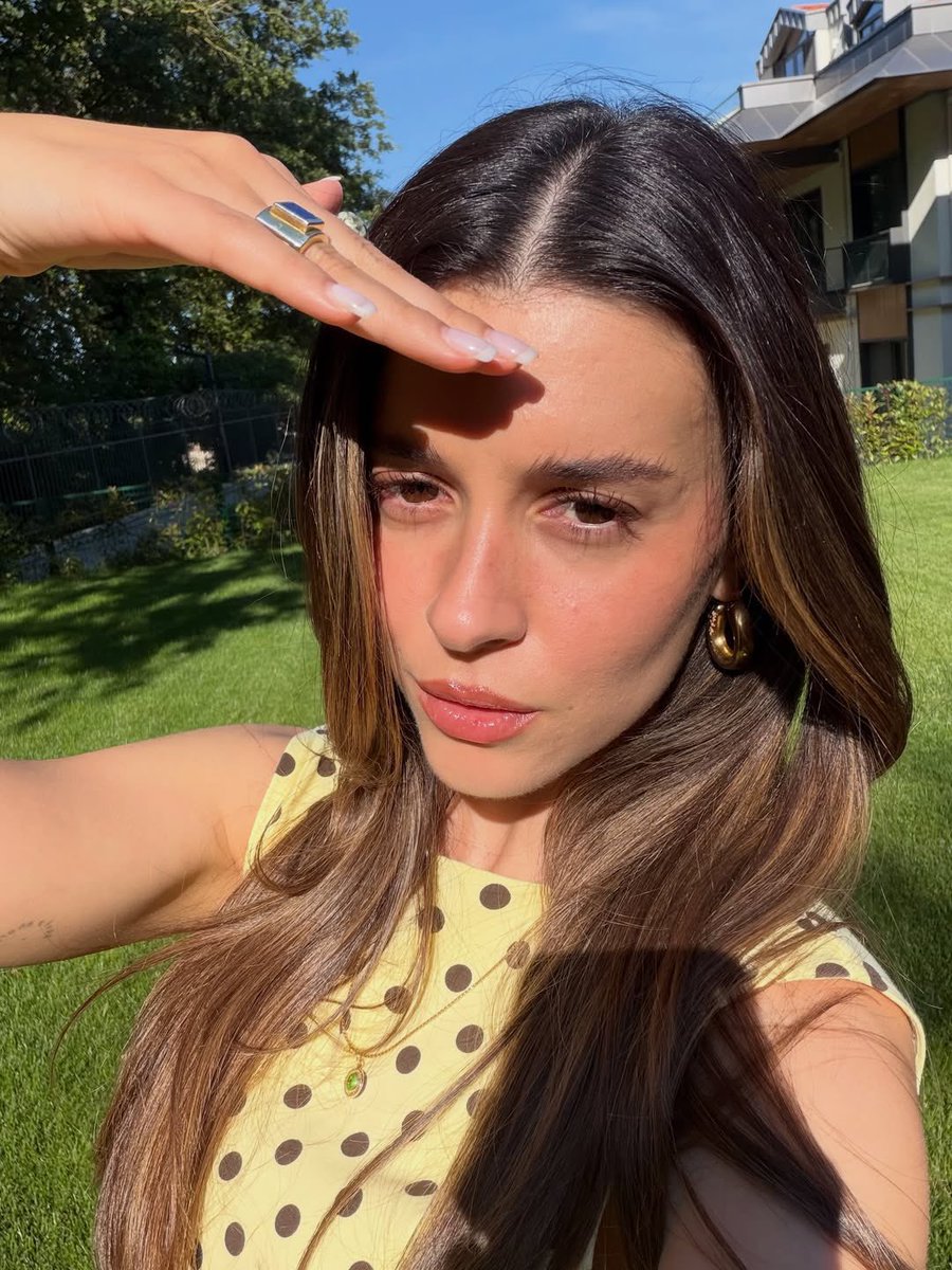 bestofbuce's tweet photo. 🌞🤍

#BuçeBuseKahraman • @bucekahraman https://t.co/imFHg7HmMN