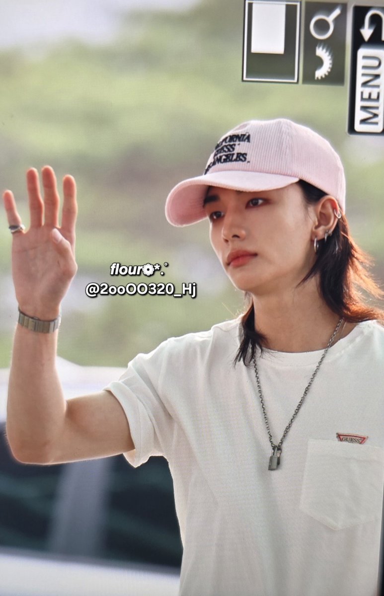 2ooOO320_Hj's tweet photo. 260603 현진  Hyunjin 출국 
#HYUNJINxGUESS
#StrayKids #스트레이키즈 #현진 #Hyunjin #ヒョンジン https://t.co/eFdKk9As7u