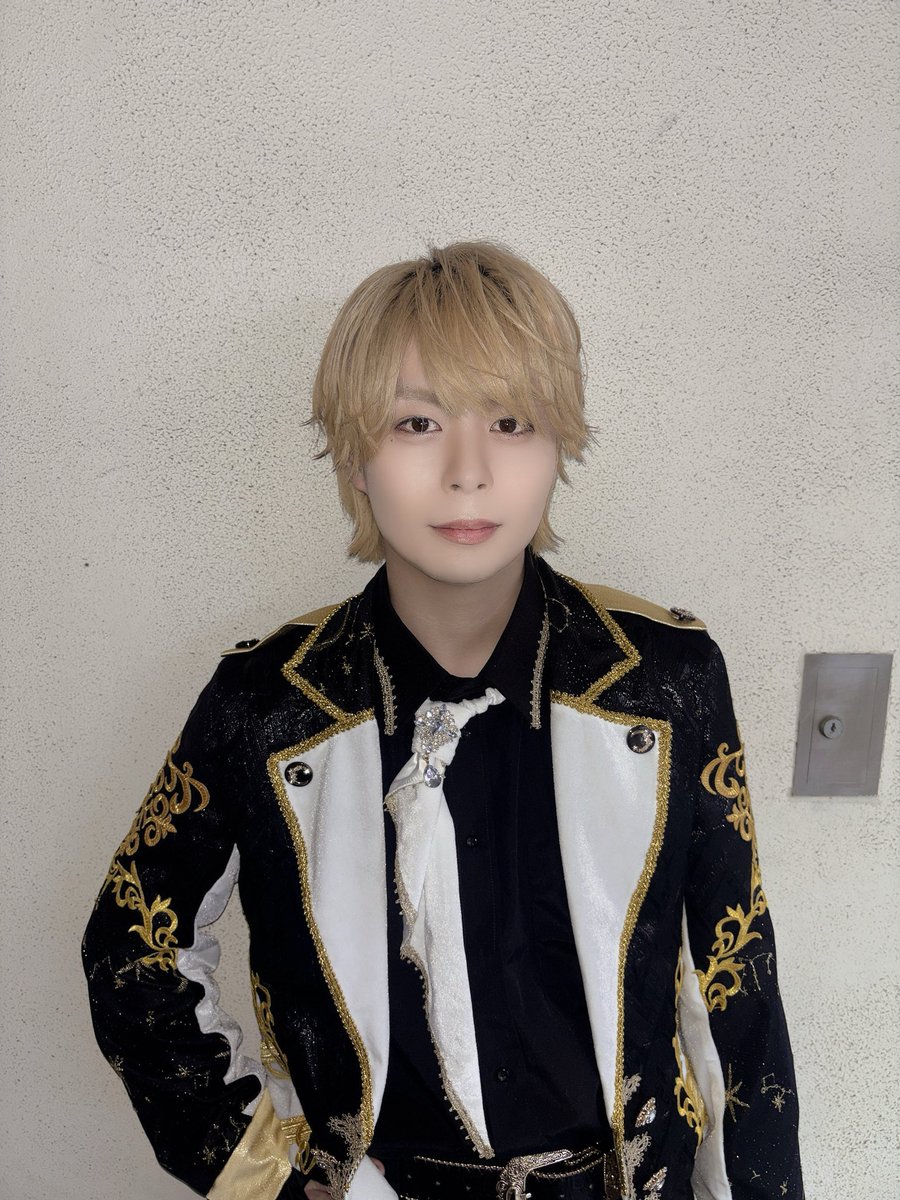 std_yuto's tweet photo. お披露目ライブ見にきてくれた皆さん
本当にありがとうございました！！
これからよろしくお願いします。
ネクタイずれすぎ笑 https://t.co/Xev2FSaewf