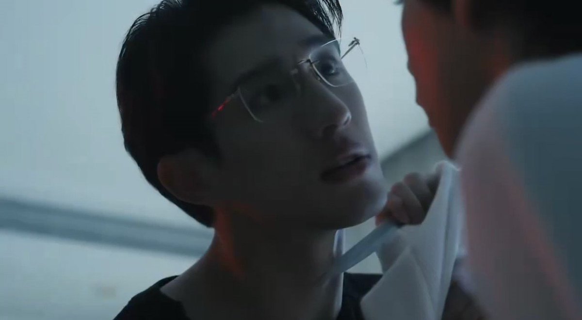 tinetwinkleee's tweet photo. #doublehelix #政瞳

i swear if im gonna see some of you dropping comments about how yichen had it coming or that he deserves to be treated that way, i will judge you. there is absolutely no scenario or context where normalizing abuse is acceptable. understanding lufeng’s anger + https://t.co/0VQOiDGNfR