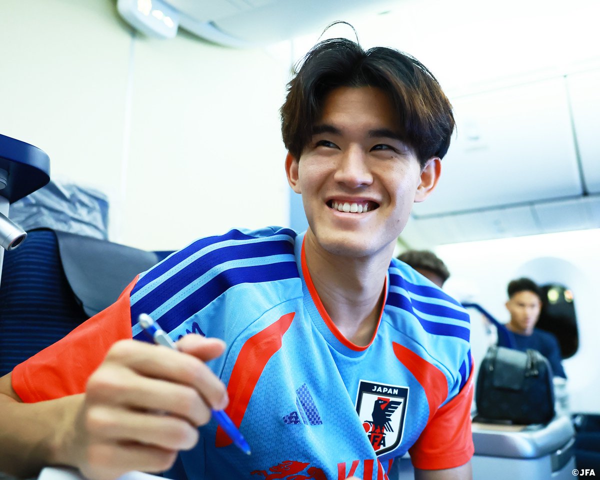 jfa_samuraiblue's tweet photo. 🔹𝗦𝗔𝗠𝗨𝗥𝗔𝗜 𝗕𝗟𝗨𝗘🔹

ANAのチャーター機で現地へ。
飛行機内の様子をお届け！📸

後藤啓介｜板倉滉｜谷口彰悟

@ANA_travel_info
#最高の景色を #サッカー日本代表 https://t.co/31dMYZA8cg