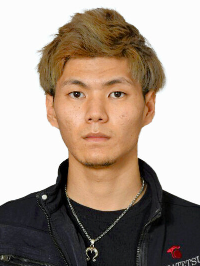 japan_miyu_'s tweet photo. 【速報】

大阪府警、匿名・流動型犯罪グループ（トクリュウ）の指示役として下記の者を本日公開手配

氏名：藤原 朋輝（フジワラ トモキ）
生年月日：平成9年6月14日生
身長：172センチメートル
特徴：入れ墨（左肩から腕 竜、左薬指 指輪、左脛 鳥）

藤原が指示した闇バイトなどで集められた少年ら4人は、実行役として既に逮捕されている

指定暴力団・六代目山口組系組員の神川将一(29)もさらに上位の指示役として既に逮捕されている