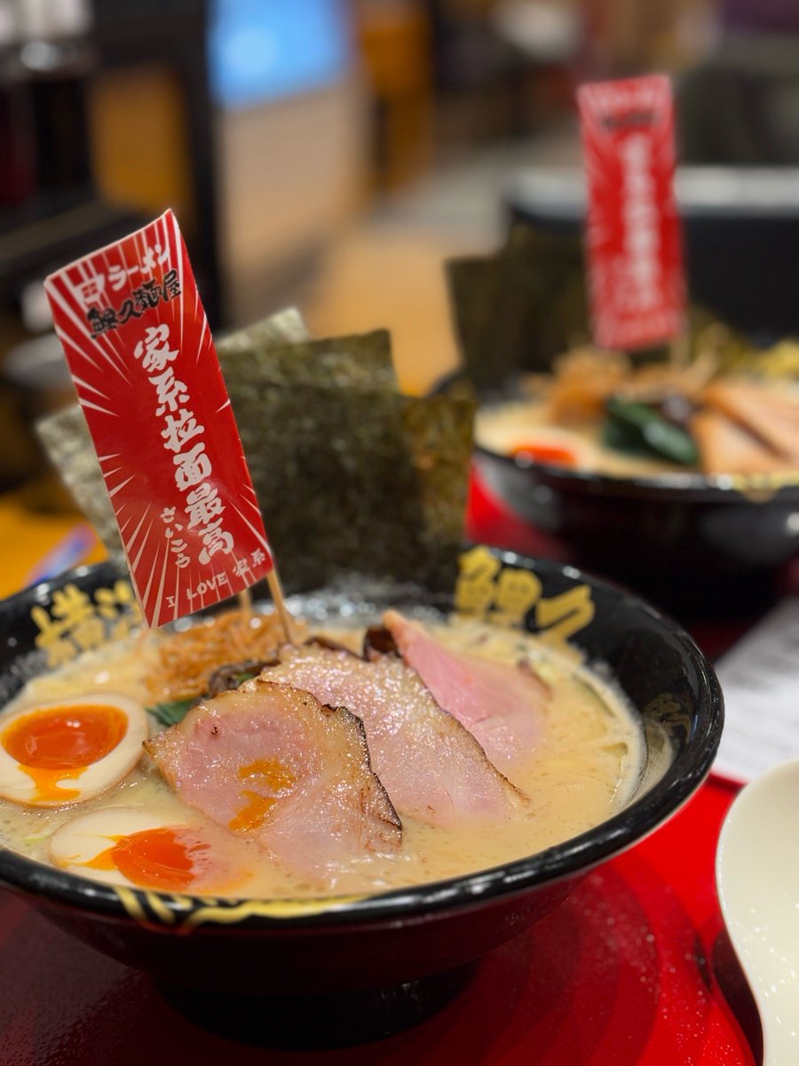 FieElseMarieLin's tweet photo. Late-night warmth is just a bowl of hot ramen away. Soft steam curling, soy sauce aroma floating—here, every tired soul finds a little comfort after dark. ， https://t.co/cV118AtsBM