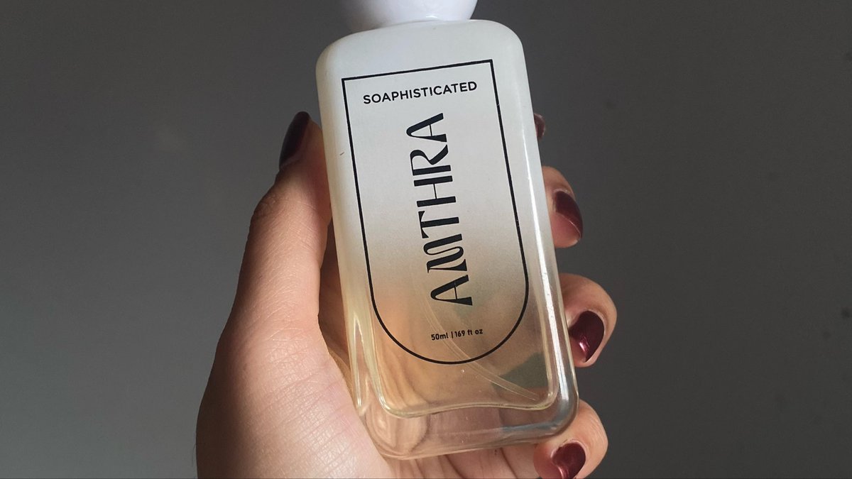diveppie's tweet photo. rekomendasi parfum yang wanginya bikin orang AUTO NENGOK👀

semuanya dari brand lokal pastinya👌🏻 https://t.co/Twfq6ibekP