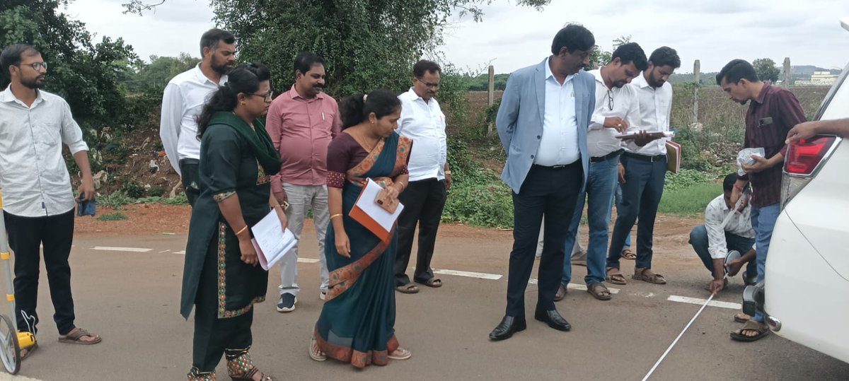DCHaveri's tweet photo. ಮಾನ್ಯ ಮುಖ್ಯಮಂತ್ರಿಗಳ ಹಾವೇರಿ ನಗರಸಭೆಯ ಅಮೃತ ನಗರೋತ್ತಾನ ಹಂತ-4 ರ ಕಾಮಗಾರಿಗಳನ್ನು ಪರಿಶೀಲಿಸಲಾಯಿತು.
@ceo_haveri 
@Varthabhavanha1 https://t.co/if4VDKIUma
