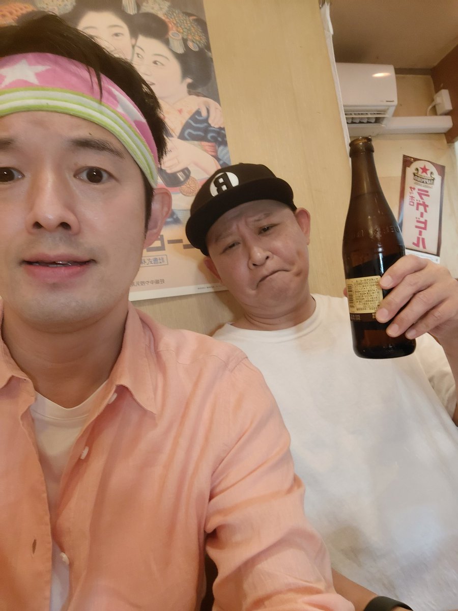 dancebleasachan's tweet photo. 僕達ダンサブルが頑張るYouTube
むしりとるチャンネル！昨日配信予定だったのですが
諸事情により来週の配信になります。
楽しみにしてた方々、大変申し訳ないです。パワーアップして来週帰ってきます。僕の調子はオッケーッケーの毛なのさ。
写真は20代の頃のダンサブルin海。軟弱ビーチボーイズ。 https://t.co/by0KcO2aeh