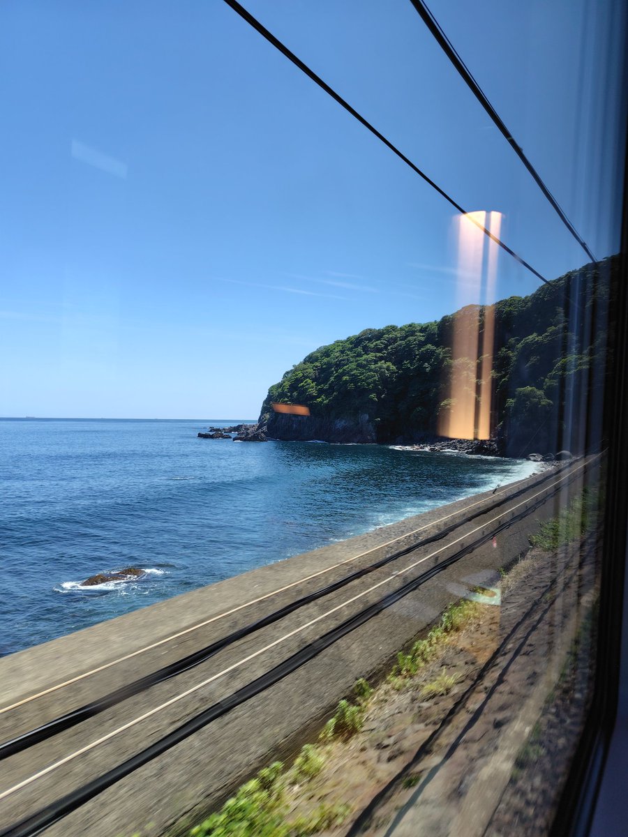kuro683's tweet photo. 伊豆急行で土砂流入による伊豆高原〜伊豆急下田の運転見合わせ…
つい先日サフィール踊り子で通ったばかりの美しい区間。心配ですね。 https://t.co/D2wWgoUXT6