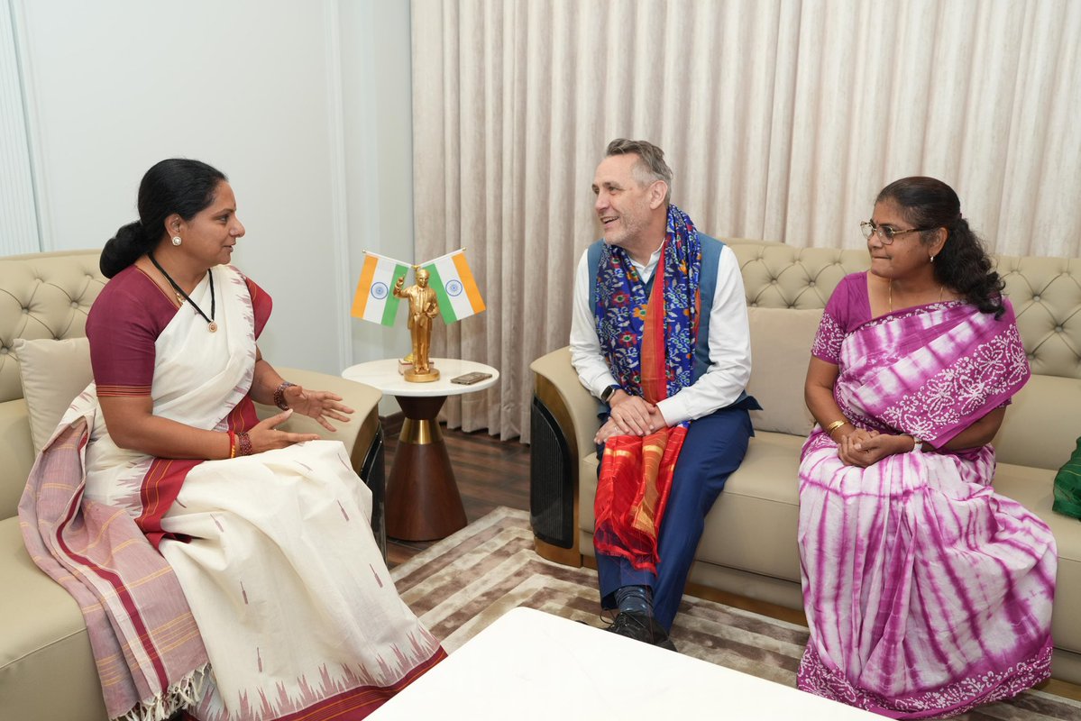 RaoKavitha's tweet photo. A pleasure to meet with the British Deputy High Commissioner, Mr. Gareth Wynn Owen, and the team from @UKinHyderabad today.

We engaged in a highly productive discussion on matters of mutual interest, focusing on building stronger strategic collaborations and fostering deeper partnerships for the future. 🇮🇳🇬🇧