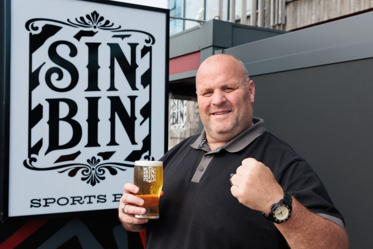 ShepherdNeame's tweet photo. Sports bar Sin Bin at Chatham Maritime got a big thumbs up on Sunday when influencer Big John came to a Soccer Aid fundraising night. He gave the menu his seal of approval &amp; poured a pint from one of the new Beer Towers. A big thank you to him for coming down to the dockside👊 https://t.co/e5X2A2lGvJ