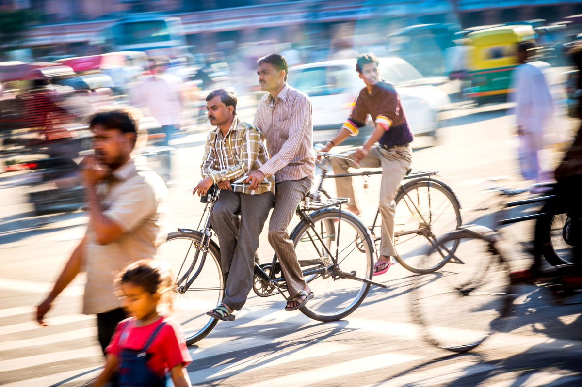 UNRSC's tweet photo. Wishing the world a wonderful #WorldBicycleDay 🚴‍♀️ 😀     

Cycling is a fun way to stay healthy and happy.     

It also helps cut traffic congestion and air pollution.   

Cycling must be made safe for everyone, everywhere.   

Here's how 👉 https://t.co/6p9kgvZN3k https://t.co/8OaRu5CQpc