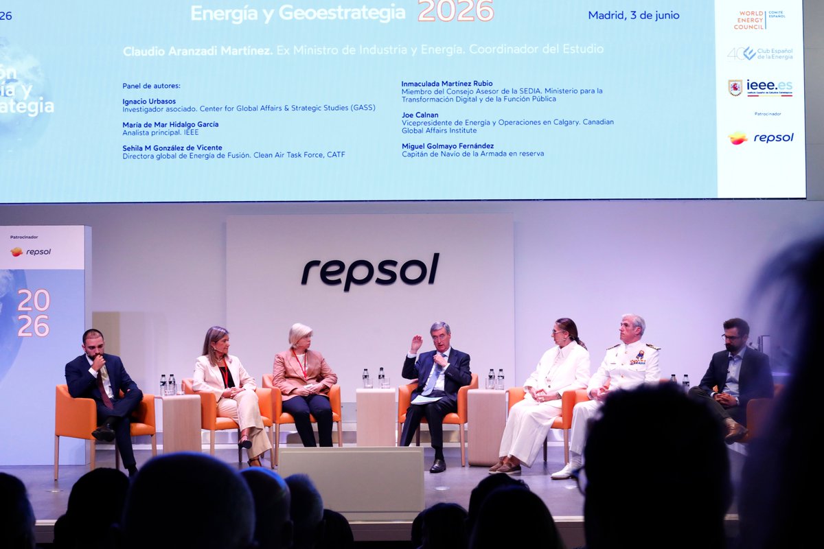 CECME_WEC's tweet photo. #JornadasEnerclub #Energeo26 @Enerclub @ieee_es @Repsol 
Presentan la publicación sus autores Sesión Energía y Geoestrategia 2026 moderados por Claudio Aranzadi, Ignacio Urbasos, Center for Global Affairs & Strategic Studies GASS), Mar Hidalgo García @ieee_es , Sehila M Gonzalez de Vicente @cleanaircatf  Inmaculada Martínez Rubio   @OECD @UNESCO  @wto @mintradigital Joe Calnan @CAGlobalAffairs  y Miguel Golmayo Fernández