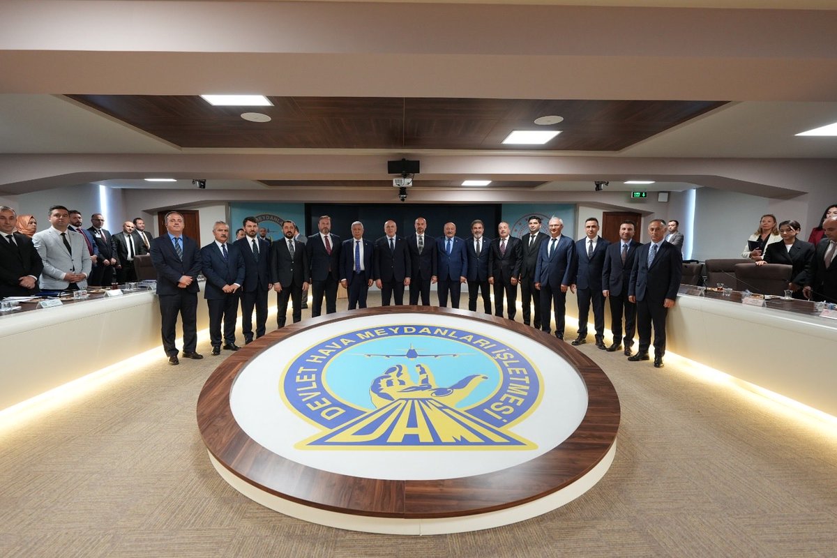 ecakmakdhmi's tweet photo. TBMM KİT Alt Komisyonu denetim toplantısında, Kuruluşumuzun 2023-2024 yılları faaliyetleri ile hesap ve işlemlerini başarıyla değerlendirdik.

Komisyon Başkanımız ve değerli milletvekillerimizin yanı sıra ilgili kurum ve kuruluş temsilcilerinin katılımlarıyla; havacılık sektöründeki gelişmeleri, yatırım projelerimizi, hava seyrüsefer hizmetlerimizi ve geleceğe yönelik hedeflerimizi kapsamlı şekilde ele aldık.

Tüm havalimanlarımızda gerçekleştirdiğimiz dev yatırımlar, yerli ve millî teknoloji projelerimiz ve çevreci vizyonumuzla küresel havacılığın öncüsü olmaya devam ediyoruz.

93 yıllık köklü geçmişimizden aldığımız güçle ülkemizin bayrağını dünya havacılığın zirvesine taşımak adına omuz omuza çalışan tüm çalışma arkadaşlarıma teşekkür ederim. ✈️🇹🇷