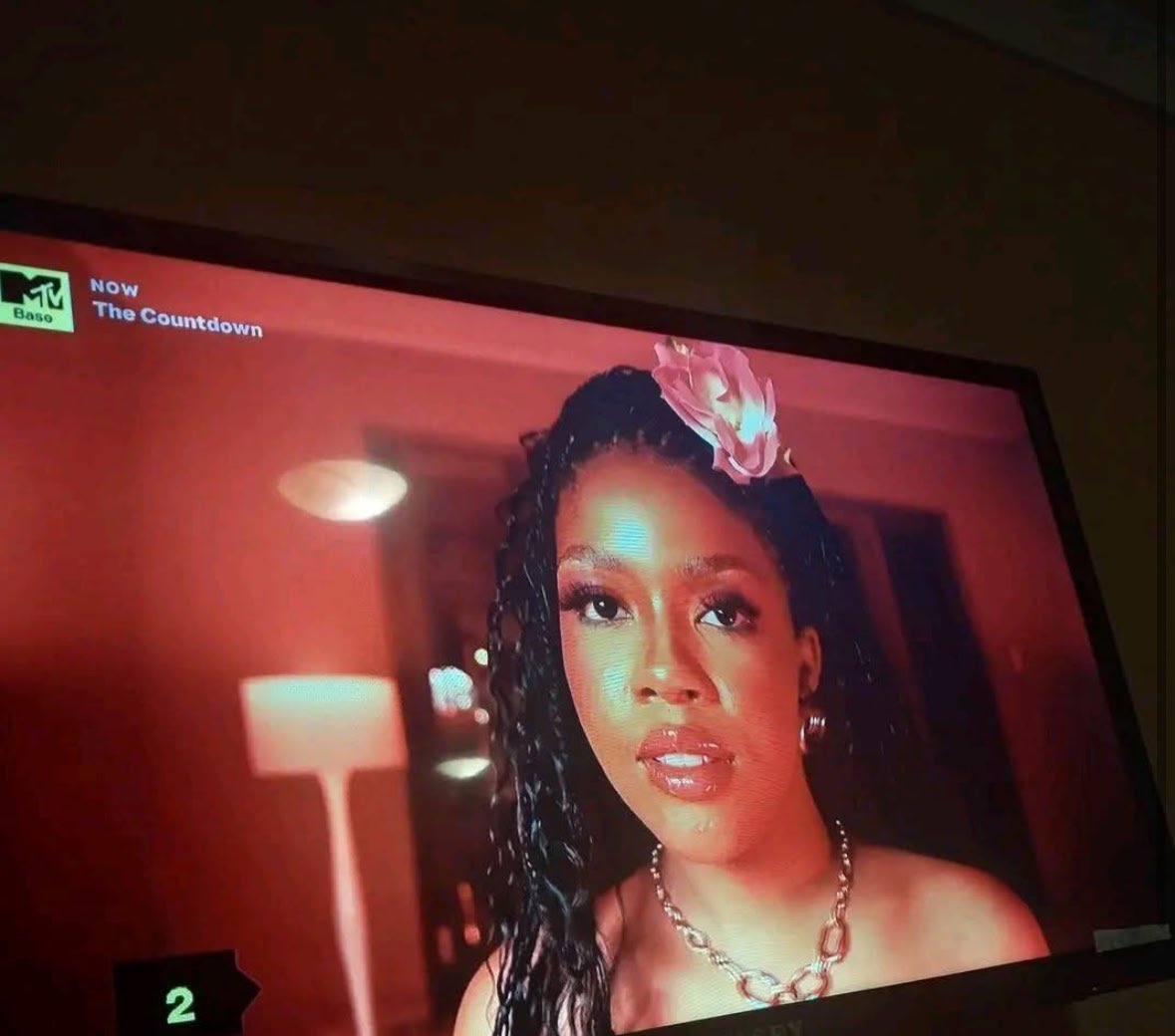 LIEMAUPDATES's tweet photo. Liema’s music is doing so well bafazi.. her song #LetMeBe is back on MTV countdown, #SomeoneToLove is back in top 20’s most played in SA. Her brand New song #LoseControl about drop

LIEMA PANTSI X USIMAMANE
2 DAYS TO LOSE CONTROL
PRESAVE LOSE CONTROL
#LiemaNewMusic
#LiemaPantsi https://t.co/MHL8WCiMBB