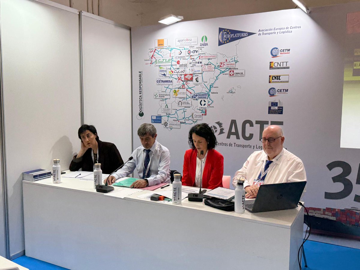 TransportePro's tweet photo. 📍 #TransporteProfesional ya está en el @SILBarcelona para contarte una de las grandes citas del sector.

La jornada ha arrancado con la Asamblea General de @ACTE_Asociacion, en la que Ramón Vázquez ha sido reelegido presidente.

Muy pronto más detalles ➡️https://t.co/xbKPS5y81x https://t.co/gtBFUPk1Cn