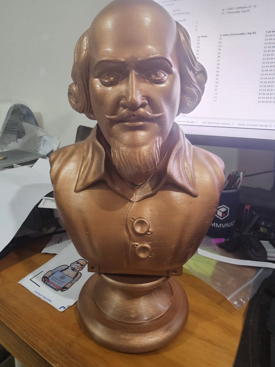 Duras_501st's tweet photo. After all the fuss getting another roll of the same brand/colour/type filament I decided the colour wasnt right for the project (though i still like it) so gave it a spray of copper paint.

Now just need the money for a batcave

#batman66 https://t.co/f3I6AFT6oJ