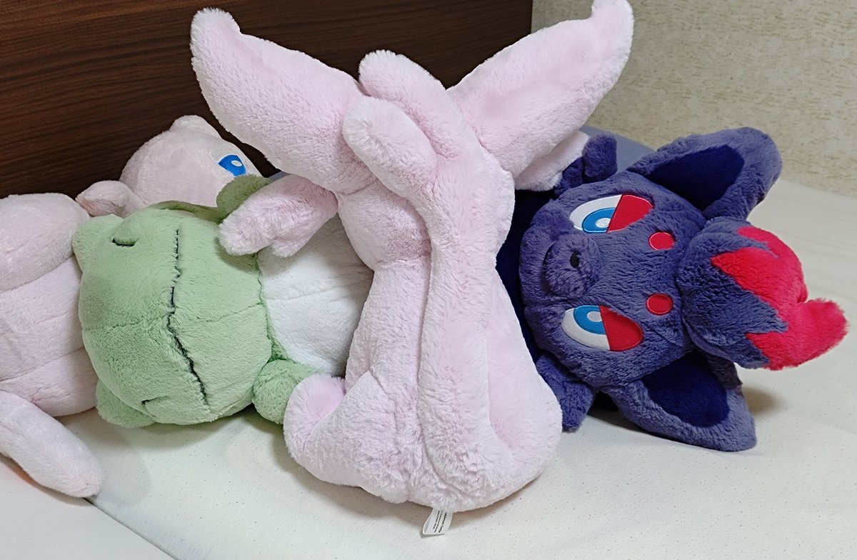 LuuMew's tweet photo. フィーちゃんの影からひょこっと出てくるもふもふたち https://t.co/rhM6pmRK7b
