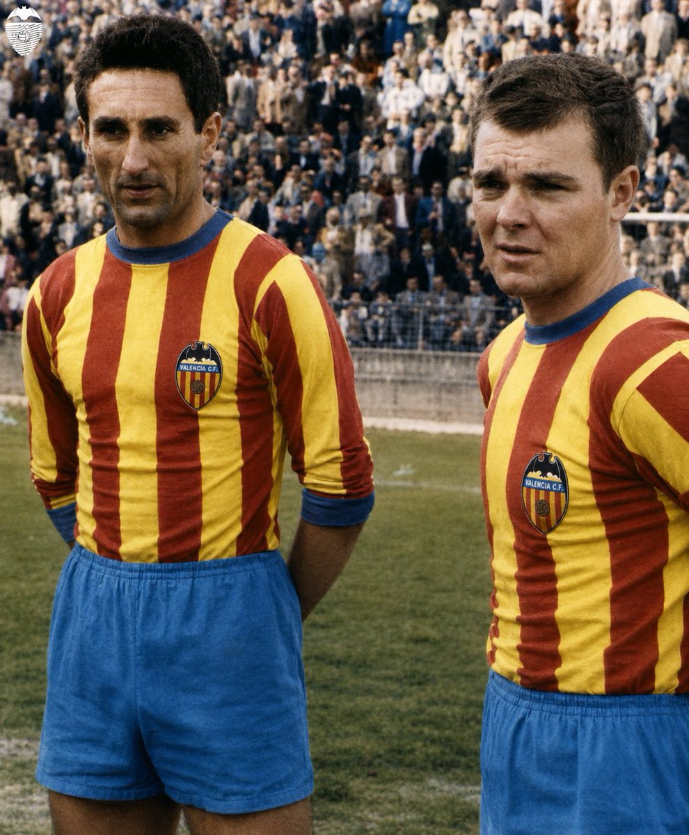ciberchenet's tweet photo. Tal día como hoy en 1956 el mítico Ladislao Kubala se unió al Valencia CF y se enfundó la camiseta de la senyera para participar en un partido amistoso contra el Glasgow Rangers en Mestalla (4-1). Marcó dos goles, Seguí y Wilkes hicieron los otros dos. https://t.co/Q0NkKXro6T