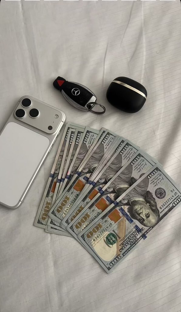 cyrilhustle's tweet photo. My life lately. 
It hits different when you are rich and in school 😤 https://t.co/pI963ncMkf