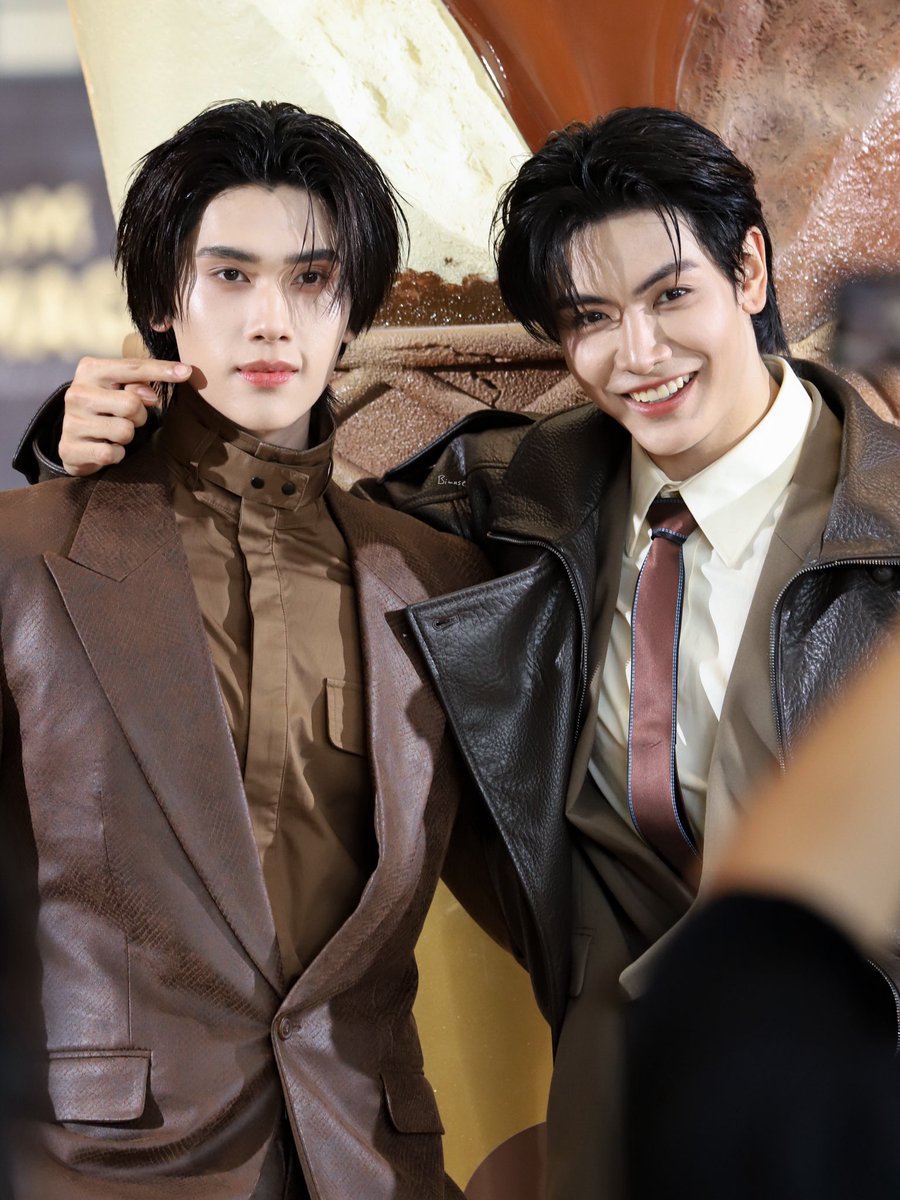 gcxn_'s tweet photo. ยิ้มหวานเชียวน้าาา

JOONGDUNK X HOUSEOFMAGNUM
#MagnumTHxJoongDunk
@ChenRcj #JoongArchen
@dunknatachai #dunknatachai https://t.co/lAA1CbPEtC