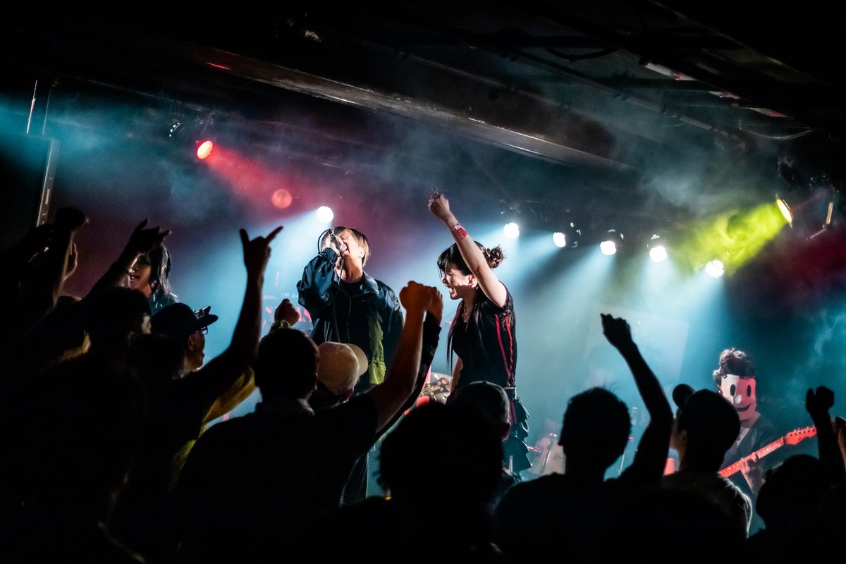 smc_vocal's tweet photo. 改めて昨日は梅雨将軍、雨の中遊びに来てくれて本当にありがとうございました🔥

アツアツのフロア最っっっ高でした( ⩌⩊⩌)🫶 https://t.co/aF3qwmzIUA