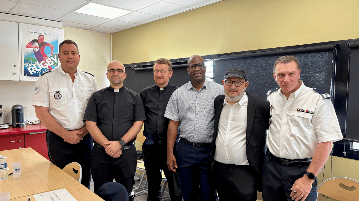 PoliceNat83's tweet photo. #Sécurité #Prévention #Protéger
🤝 Sécurité des lieux de culte à La Seyne-sur-Mer

La CPN a réuni les représentants des trois religions monothéistes. 

Un message commun de prévention a été partagé afin d’accompagner la mise en sûreté des lieux de culte. https://t.co/vpdH5xuvtZ