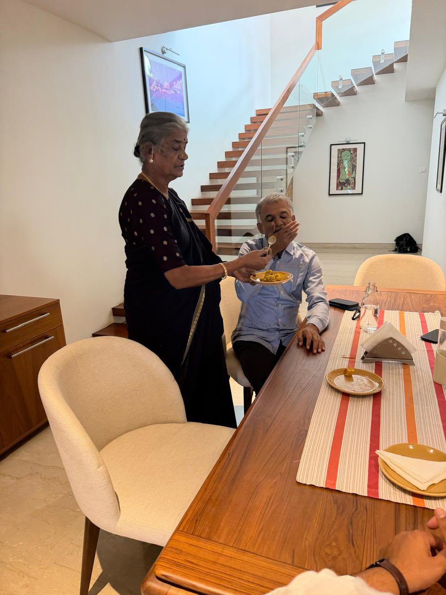 TOIBengaluru's tweet photo. No sycophancy, only simplicity!

Krishna Byre Gowda, who will be sworn-in again as a minister in DK Shivakumar’s cabinet, being congratulated by his mother. 

Hours before his name was announced, @krishnabgowda was busy attending to people from his constituency.

@timesofindia https://t.co/0nGqpeVjye