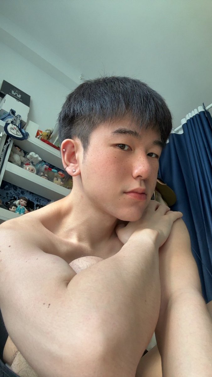 Qtalks's tweet photo. 随便看看锁骨吧 https://t.co/FRDoCTfagQ