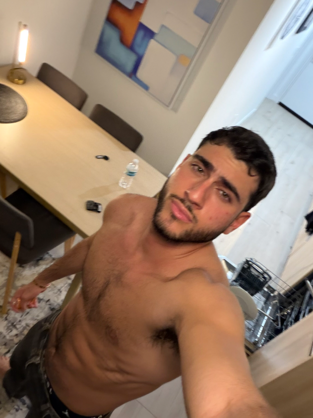 zaydmiami's tweet photo. single here, looking for a serious relationship... https://t.co/5rI7AVgbQn