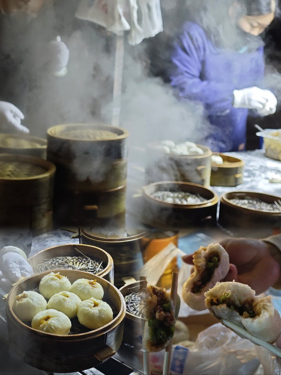 anacetin's tweet photo. Late night craving Steamy pork soup dumplings in a cozy 24/7 alley stall—just what you need to chase the weekday blues away. Stay warm, stay full. https://t.co/aoJ0eJjBiu