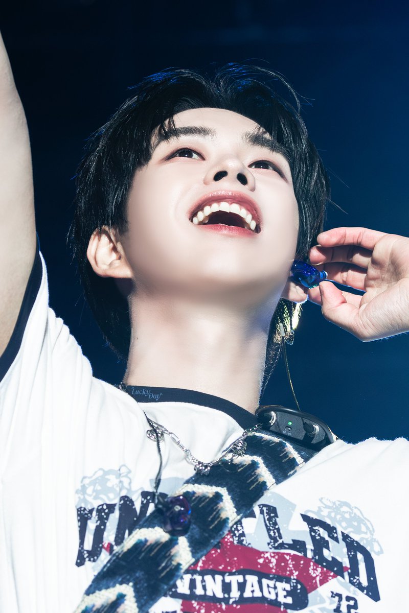 Lucky_DayS2's tweet photo. 260530 뷰민라 루시 최상엽

무대에서 제일 반짝이는 사람˚₊· ͟͟͞͞➳ ❥
#루시 #LUCY #최상엽 https://t.co/XhLeTg2jcG