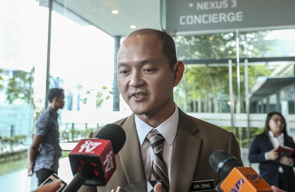 malaymail's tweet photo. Ong Kian Ming suggests local party warlords influenced Marina Ibrahim’s decision to leave Skudai seat. https://t.co/xZEj7YdRHI https://t.co/vkzK0znlpb