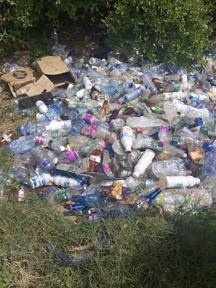 BlueCommunity_N's tweet photo. From Willy Kwizera, journalist at the Blue Community Radio Bonesha FM, Burundi: Bujumbura:
School and ecology: The plastic pollution emergency. 
https://t.co/X3vzTb1aur https://t.co/0uqeoT3Dxo